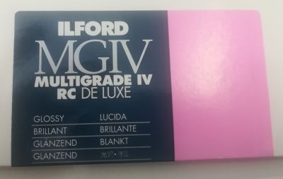 0570090616 - ILFORD MG4RC 1M 17,8 x 24 cm / 25 fogli 1770184