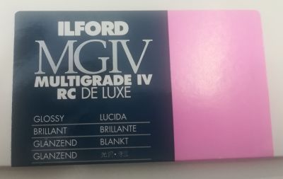 0570090617 - ILFORD MGRC DELUXE GLOSSY 1M 17,8x24 /  100 1179897 ex  1770207